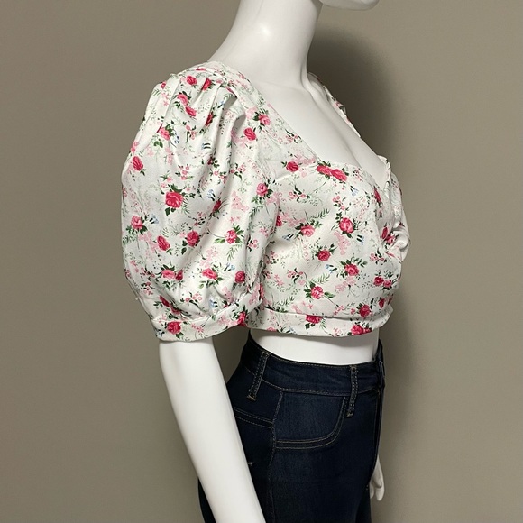 Lulu’s Floral Print Puff Sleeve Crop Top - Picture 5 of 7